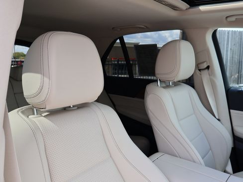 Used 2025 Mercedes-Benz GLE 450e 4MATIC image 30