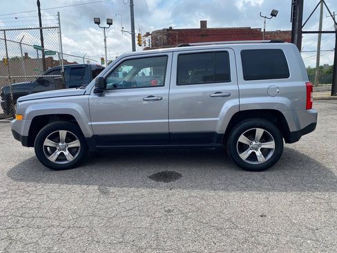 Used 2016 Jeep Patriot High Altitude AWD/4WD image 10