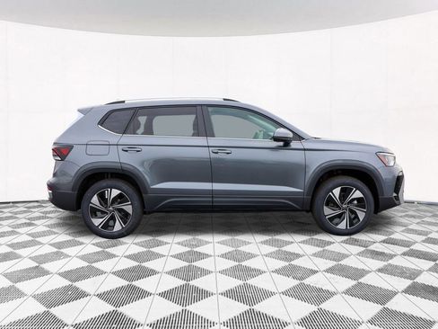 Used 2025 Volkswagen Taos SE AWD/4WD image 9