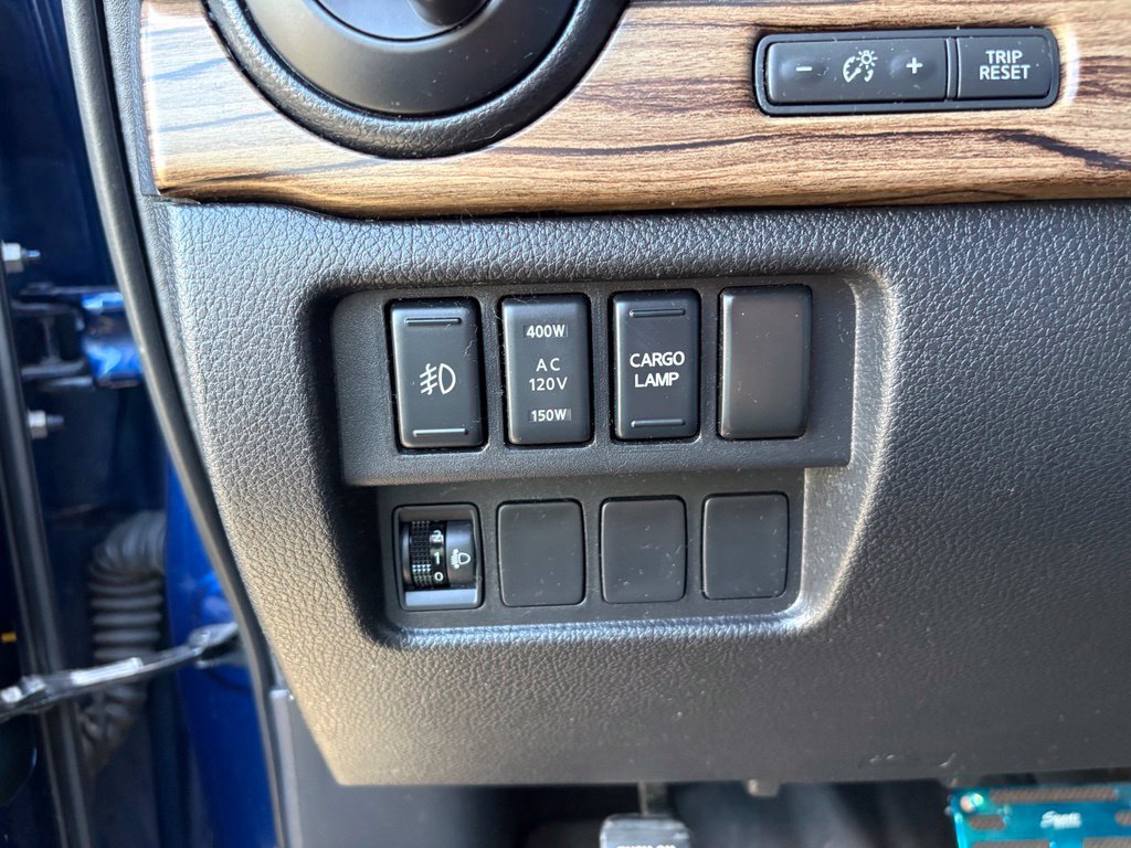 Used 2017 Nissan Titan SL AWD/4WD image 14