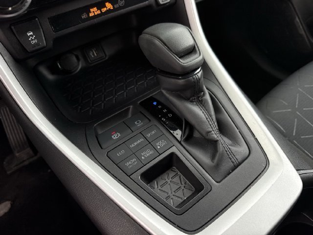 Used 2025 Toyota RAV4 XLE AWD/4WD image 20
