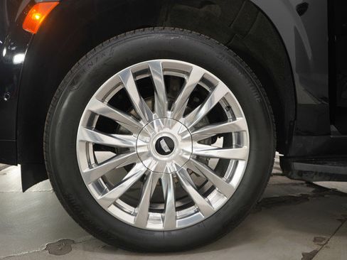 Used 2024 Cadillac Escalade ESV Premium Luxury image 38