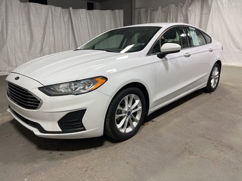 Used 2019 Ford Fusion SE FWD image 3