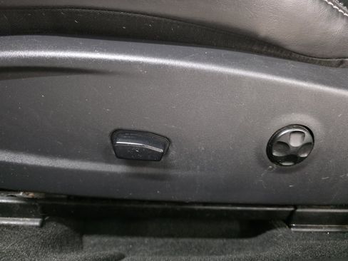 Used 2014 Dodge Challenger SXT Plus image 30