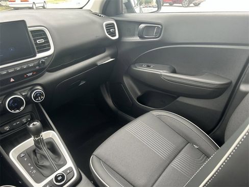 New 2025 Hyundai Venue Limited image 6