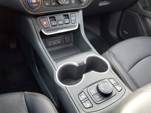 Used 2020 GMC Terrain SLT w/ Preferred Package image 22