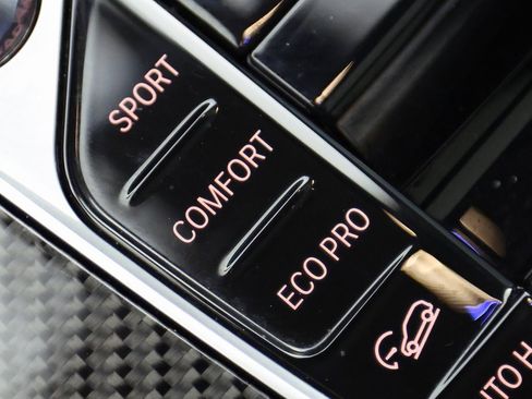 Used 2025 BMW X7 M60i w/ Executive Package image 27