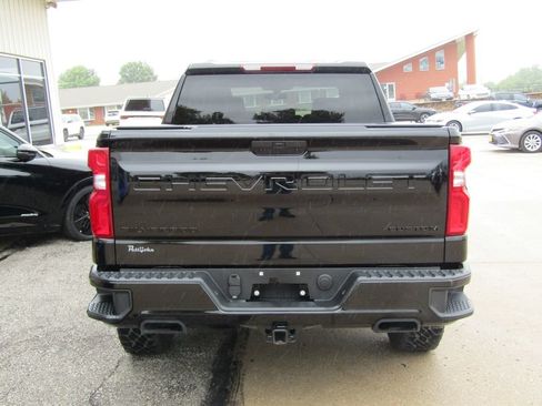 Used 2021 Chevrolet Silverado 1500 Custom Trail Boss w/ Midnight Edition AWD/4WD image 4