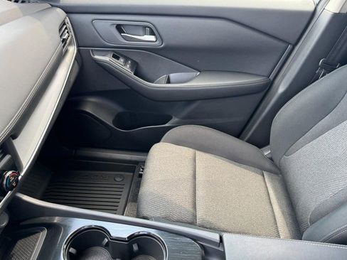 Used 2025 Nissan Rogue SV image 13