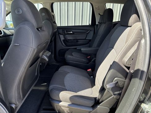 Used 2017 Chevrolet Traverse LT w/ Style and Technology Package AWD/4WD image 4