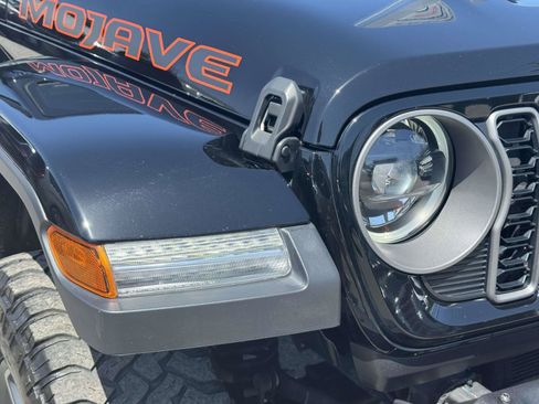 Used 2024 Jeep Gladiator Mojave AWD/4WD image 10