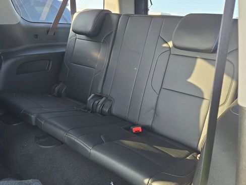 Used 2018 Chevrolet Suburban LT image 10