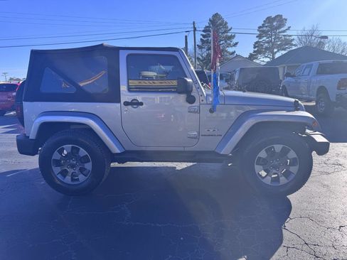 Used 2016 Jeep Wrangler Sahara w/ Dual Top Group image 7