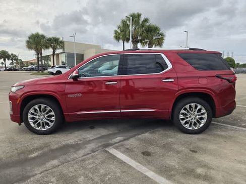 Used 2023 Chevrolet Traverse High Country FWD image 3