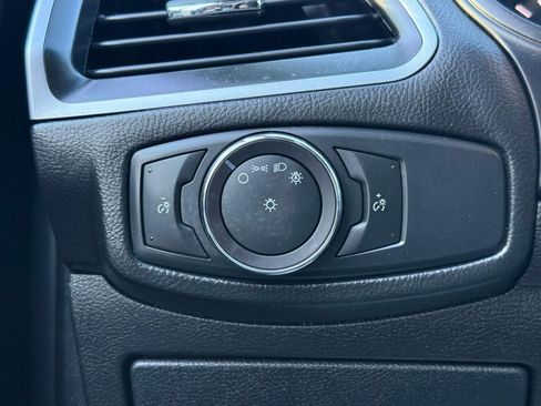 Used 2017 Ford Edge SE image 33