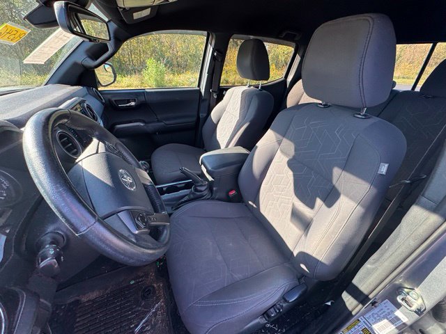 Used 2019 Toyota Tacoma TRD Off-Road AWD/4WD image 13