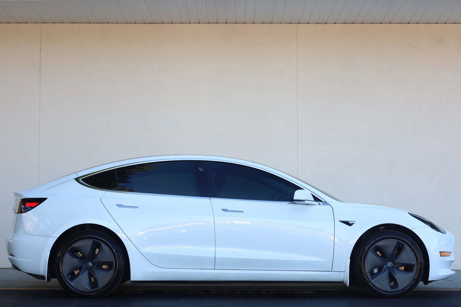 Used 2020 Tesla Model 3 Standard Range Plus RWD image 2