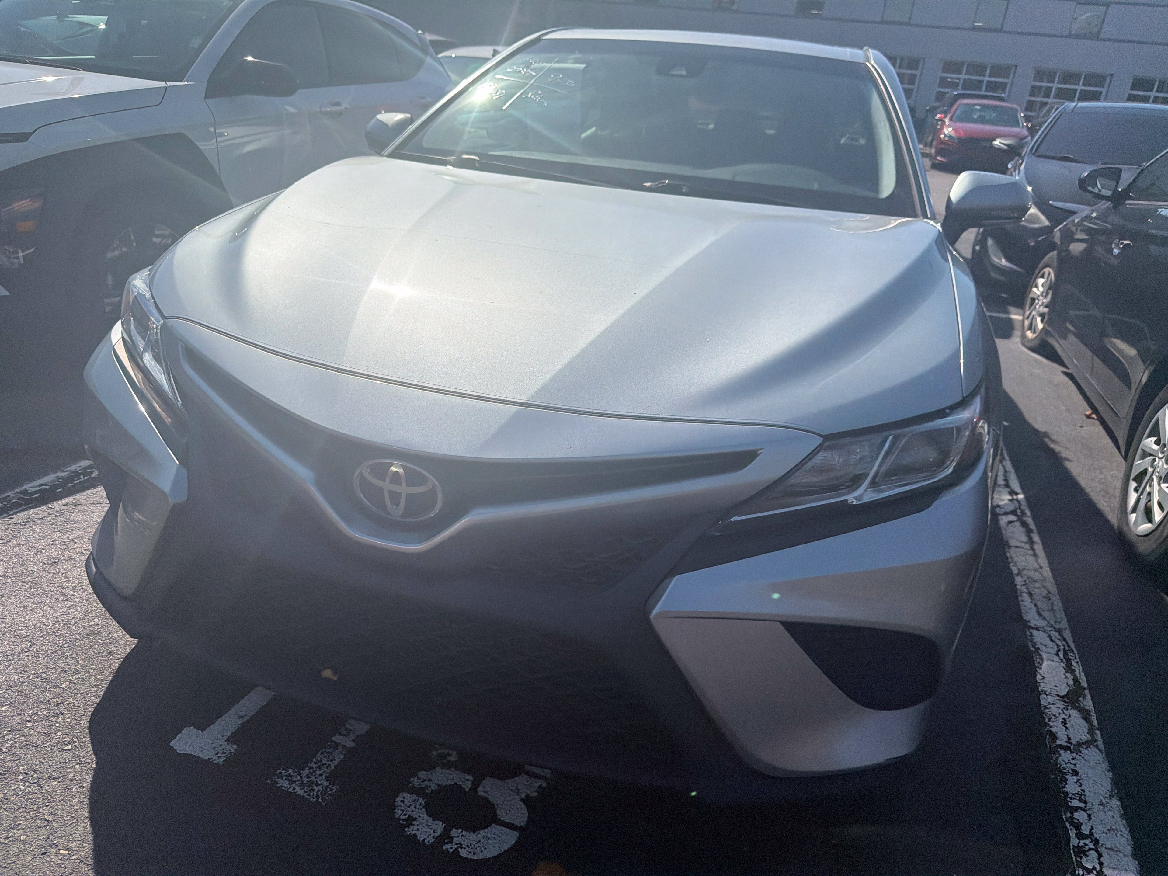 Used 2018 Toyota Camry SE w/ Audio Package FWD image 3