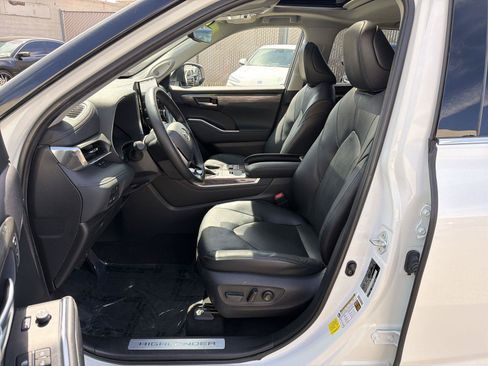 Used 2023 Toyota Highlander Limited FWD image 19