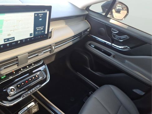 Used 2024 Lincoln Corsair AWD w/ Equipment Group 101A image 22