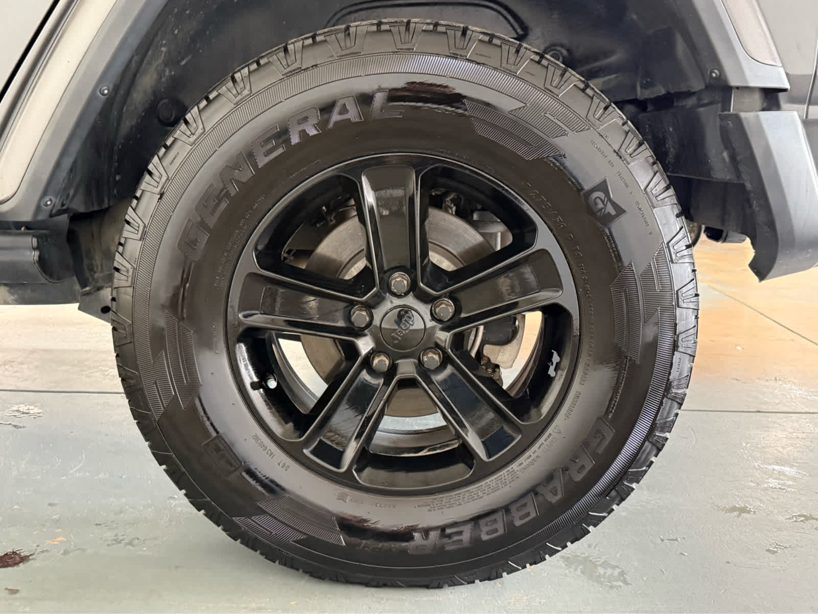 Used 2018 Jeep Wrangler Unlimited Sahara w/ Quick Order Package 24M Moab AWD/4WD image 8