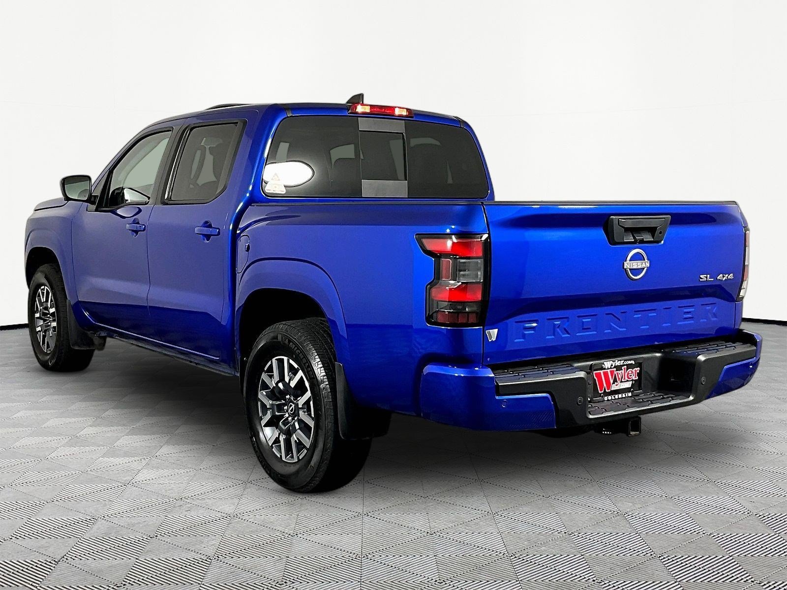 Used 2025 Nissan Frontier SL AWD/4WD image 4