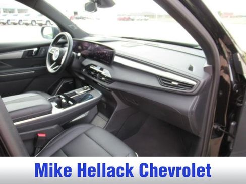 Used 2025 Buick Enclave Preferred FWD image 10