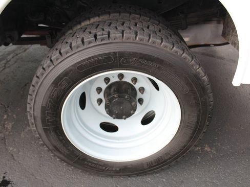 Used 2014 Ford F550 4x4 Regular Cab Super Duty image 25