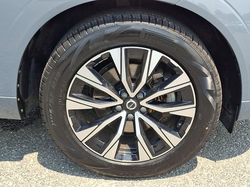 Certified 2023 Volvo XC60 B5 Plus w/ Climate Package AWD/4WD image 9