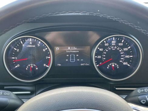 Used 2022 Kia Carnival LX image 19