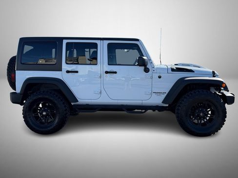 Used 2015 Jeep Wrangler Unlimited Rubicon w/ Connectivity Group image 6