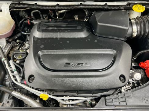 Used 2025 Chrysler Pacifica Select FWD image 25