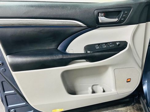 Used 2019 Toyota Highlander Limited Platinum image 29