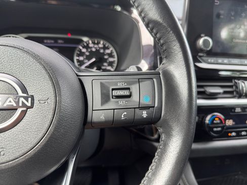 Used 2024 Nissan Pathfinder SV FWD image 26