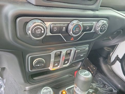 Used 2019 Jeep Wrangler Sport image 25