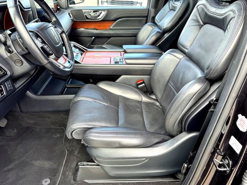 Used 2024 Lincoln Navigator Reserve image 12