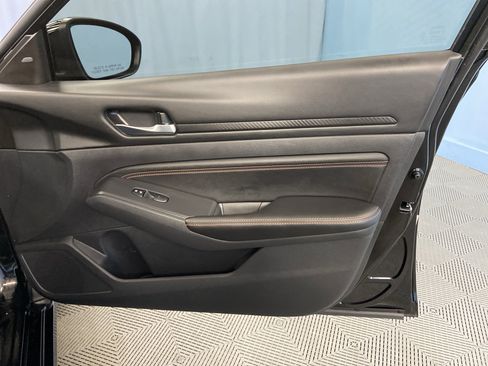 Used 2022 Nissan Altima 2.5 SR w/ Midnight Edition Package image 42