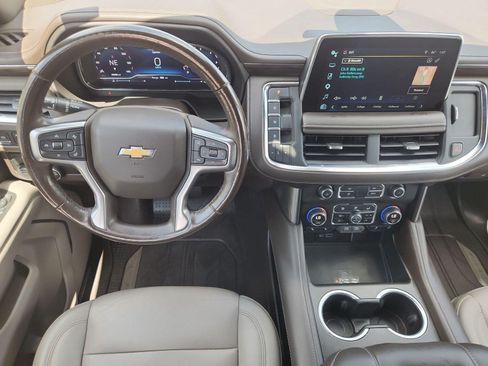 Used 2022 Chevrolet Suburban LT w/ Luxury Package RWD image 11