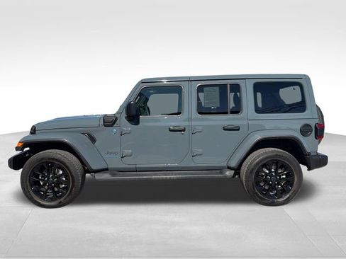 Used 2025 Jeep Wrangler Unlimited Sahara AWD/4WD image 8