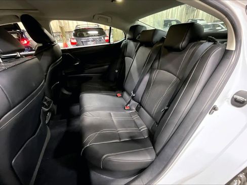 Used 2022 Lexus ES 300h w/ Accessory Package 2 image 20