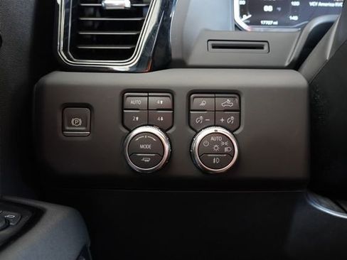Used 2024 GMC Sierra 1500 AT4 w/ AT4 Premium Package AWD/4WD image 21