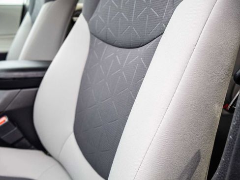 Used 2019 Toyota RAV4 XLE w/ Convenience Package FWD image 16