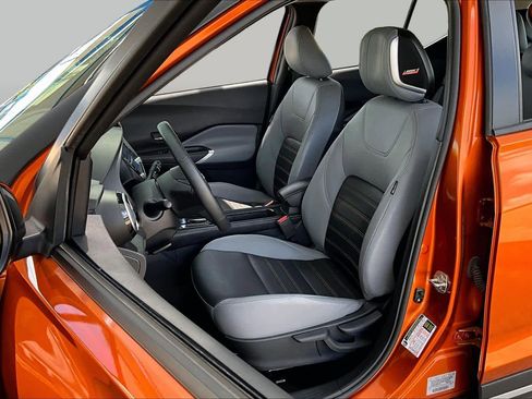 Used 2023 Nissan Kicks SR w/ SR Premium Package FWD image 8