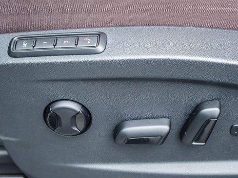 Used 2025 Volkswagen ID. Buzz Pro S RWD image 12