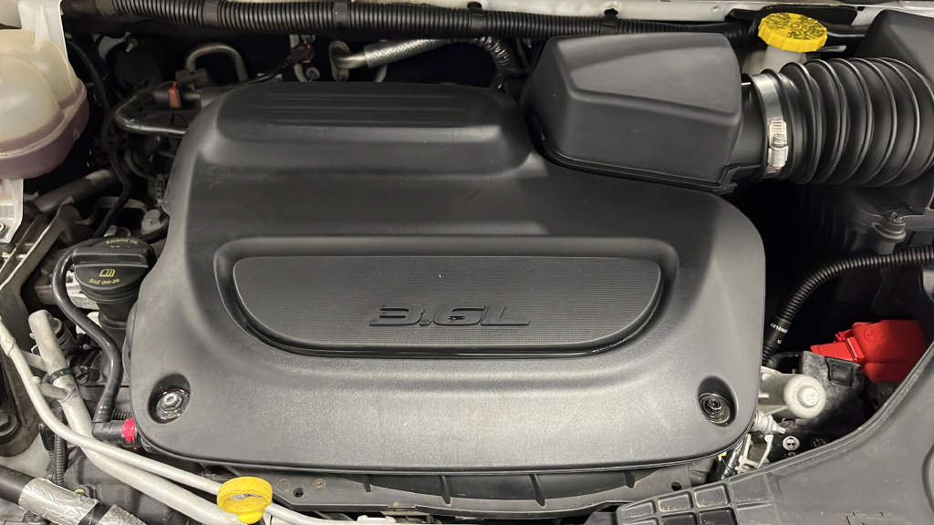 Used 2024 Chrysler Pacifica Touring-L FWD image 28