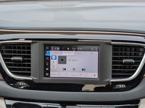 Used 2022 Chrysler Voyager LX FWD image 18