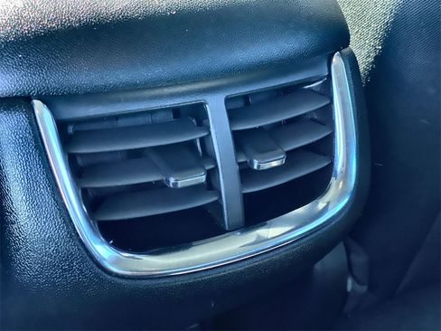 Used 2024 Chevrolet Malibu LT image 35