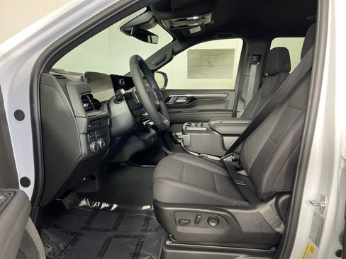 New 2025 Chevrolet Suburban LS image 11