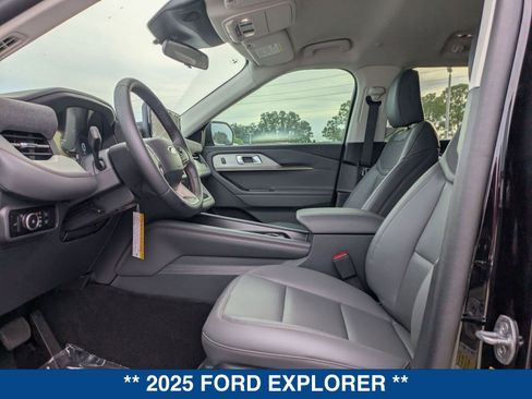 New 2025 Ford Explorer Active w/ Active Comfort Package image 29
