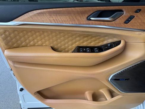 Used 2023 Jeep Grand Cherokee L Summit image 11